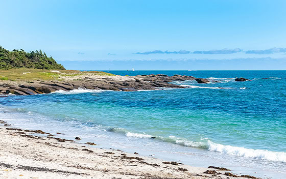La presqu'île de Quiberon en Bretagne, beau paysage marin de l'océan et côte sauvage rocheuse