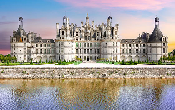 Château de Chambord dans la vallée de la Loire au coucher du soleil