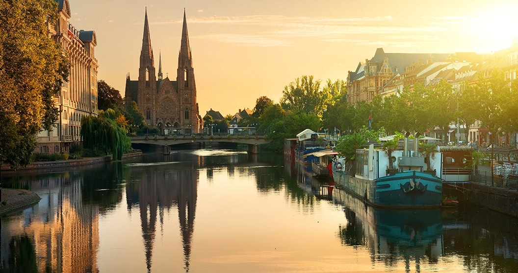 L'Eglise de Saint-Paul à Strasbourg pendant le coucher du soleil