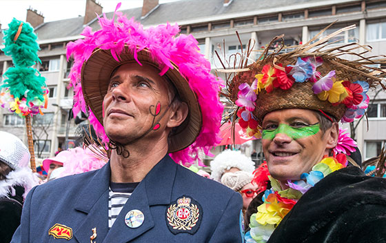 Deux hommes déguisés pour le Carnval de Dunkerque