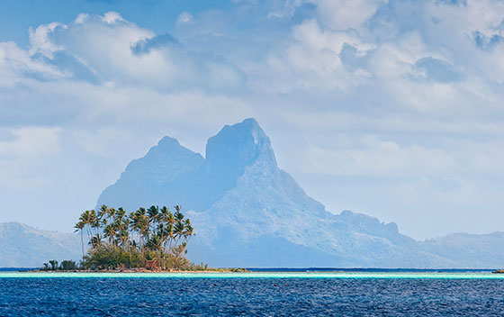 Vue spectaculaire sur l'île de Bora Bora